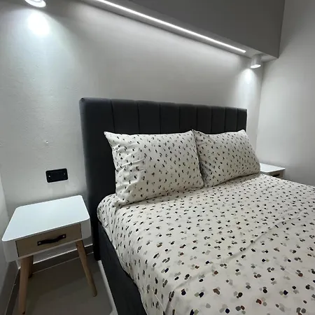 Sofia E Clara Mozia Apartman *